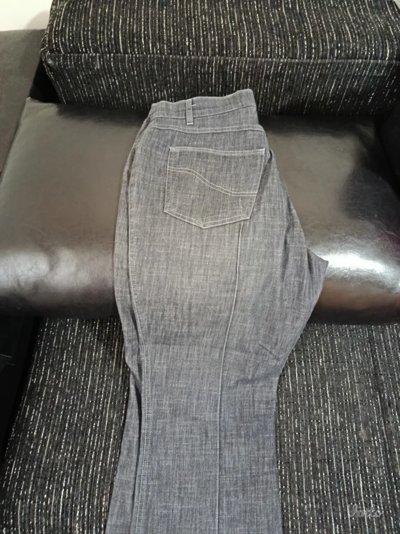 Zenske pantalone M vel