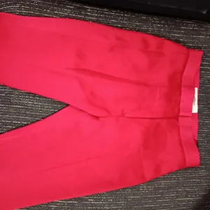 Crvene pantalone, S vel, B.Tipsarevic