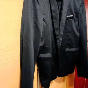 Svecani crni muski sako L vel