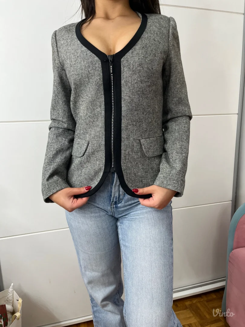 Mona blejzer-jaknica