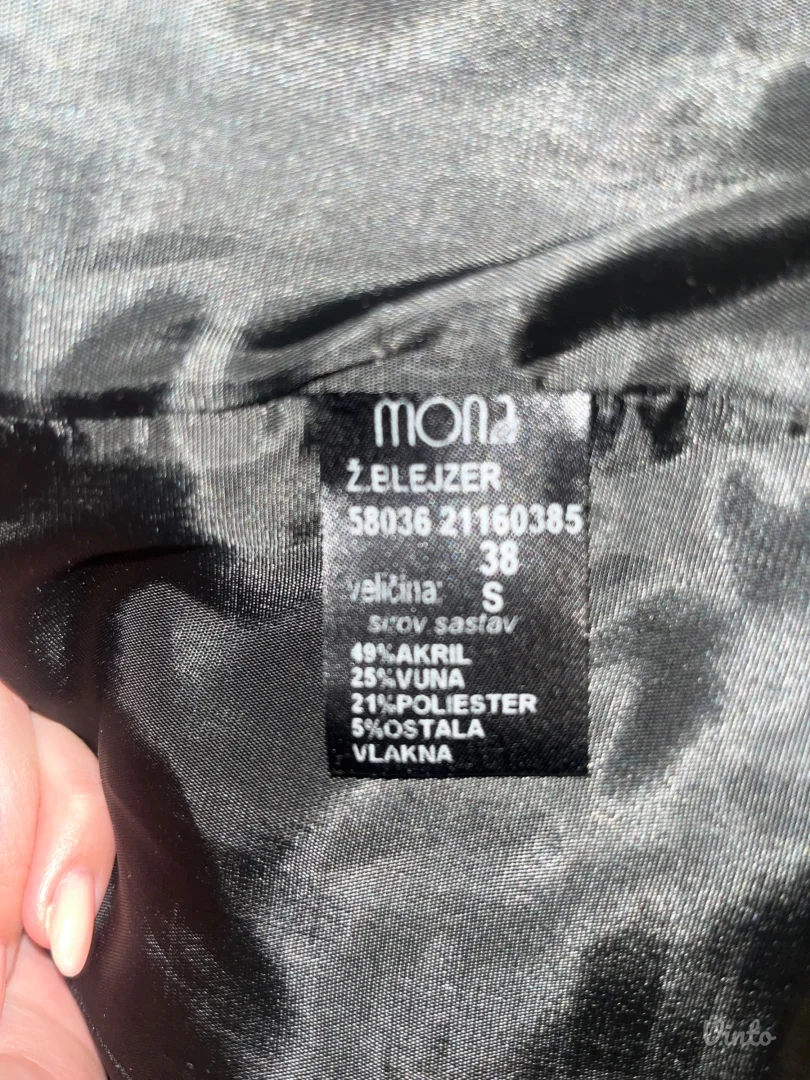 Mona blejzer-jaknica