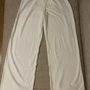 Stradivarius lanene pantalone