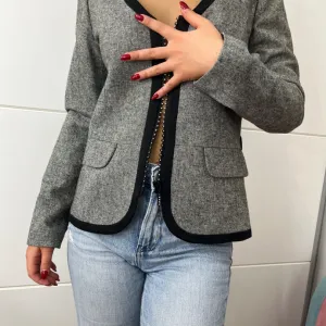 Mona blejzer-jaknica