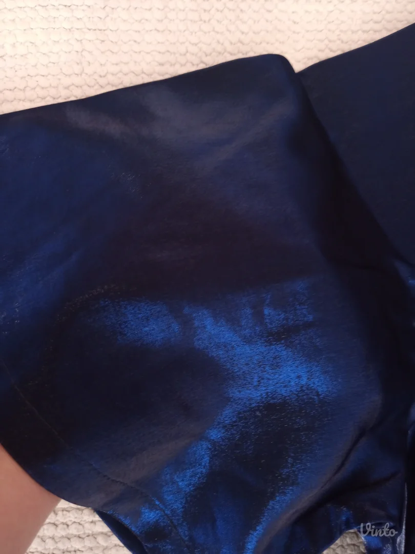 Elegantna asimetrična haljina