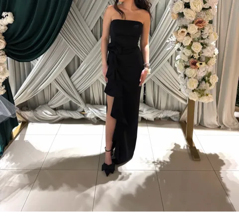 Elegantna crna haljina