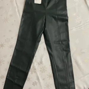 Zara kozne pantalone