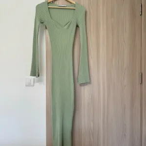 Bershka nova pletena haljina