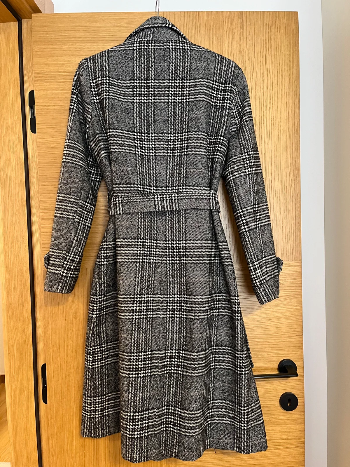 Sivi kaput windowpane dezen