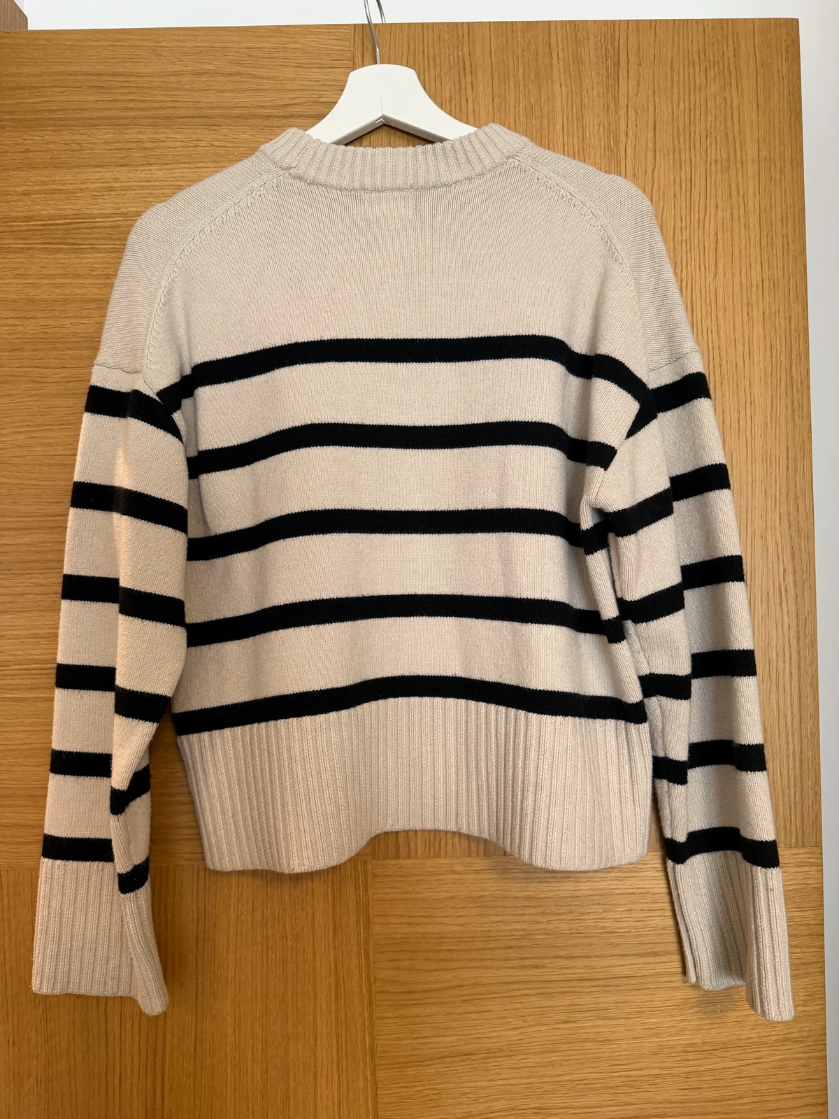 H&M prugasti dzemper