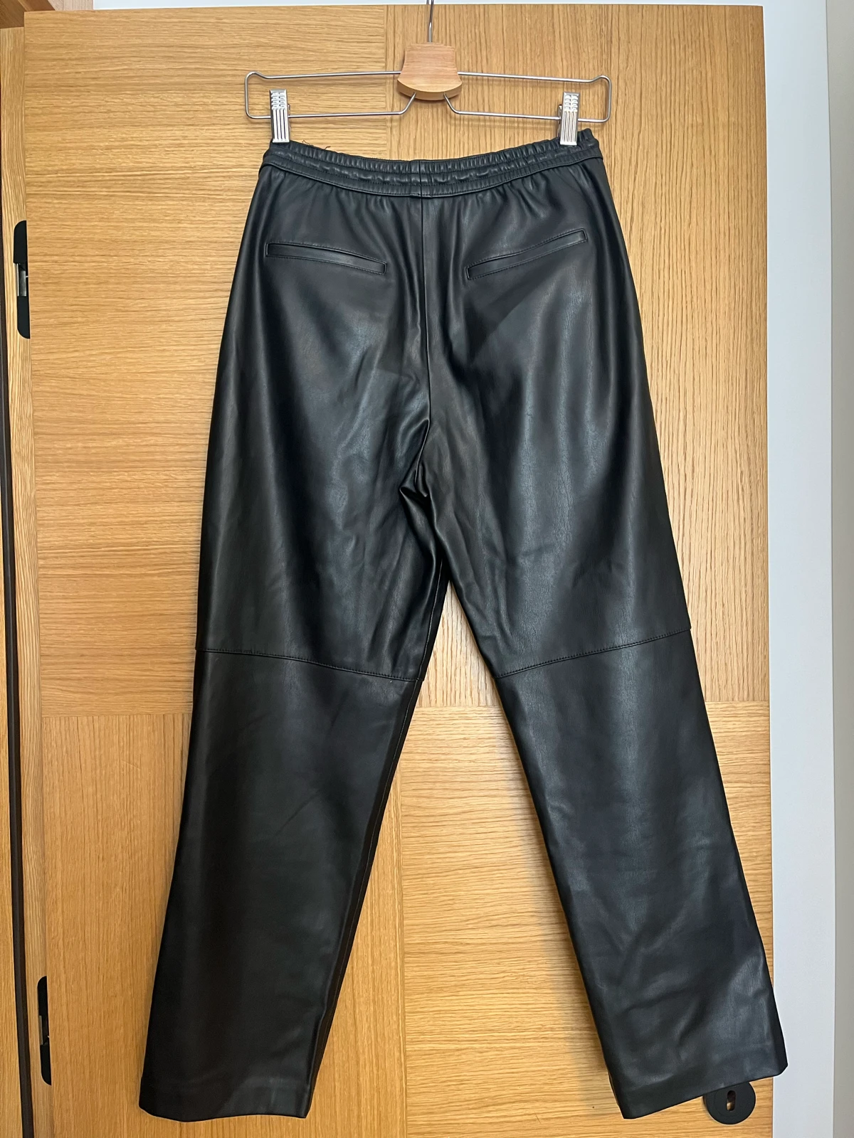 Mango kožne pantalone