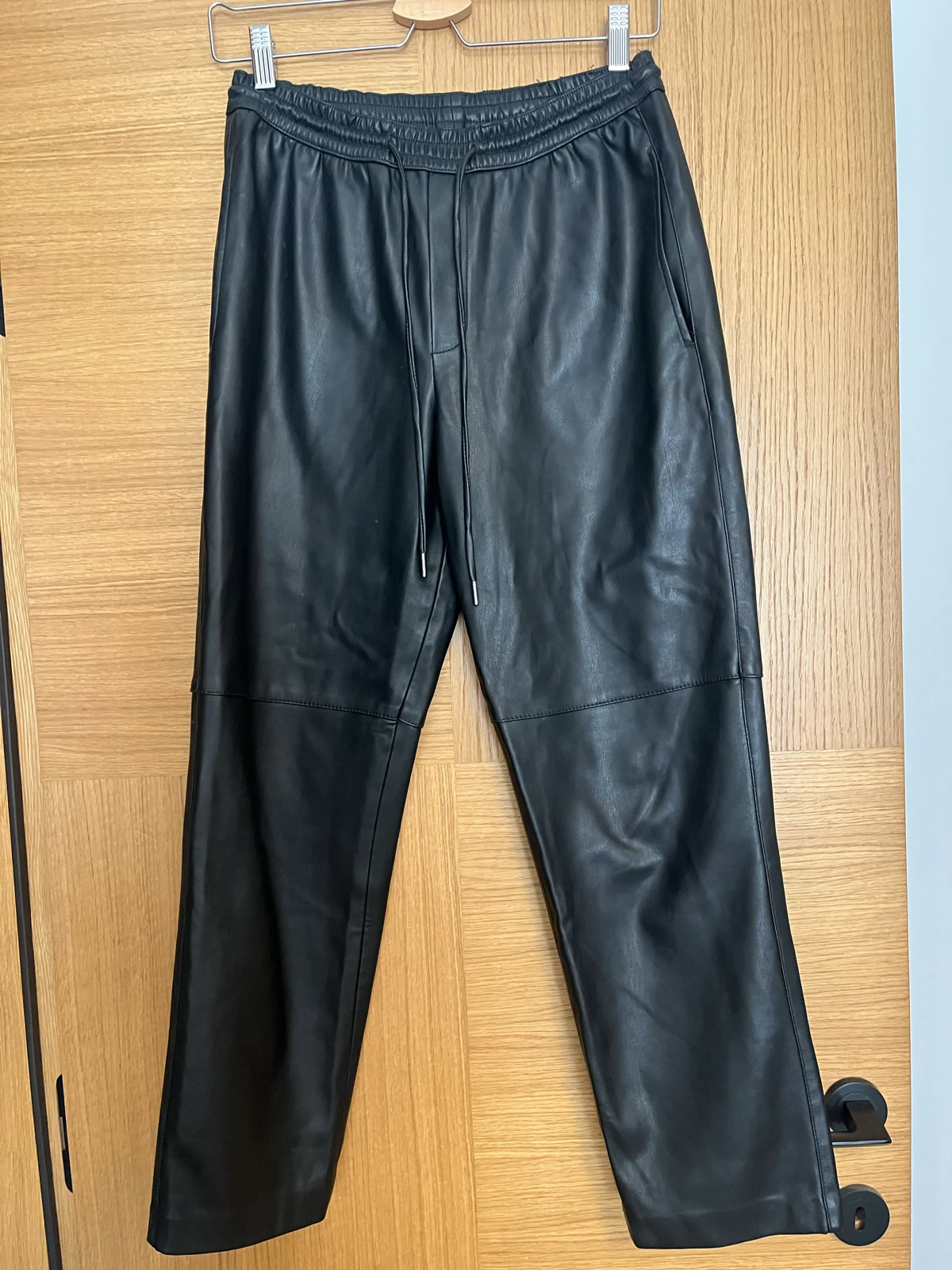 Mango kožne pantalone