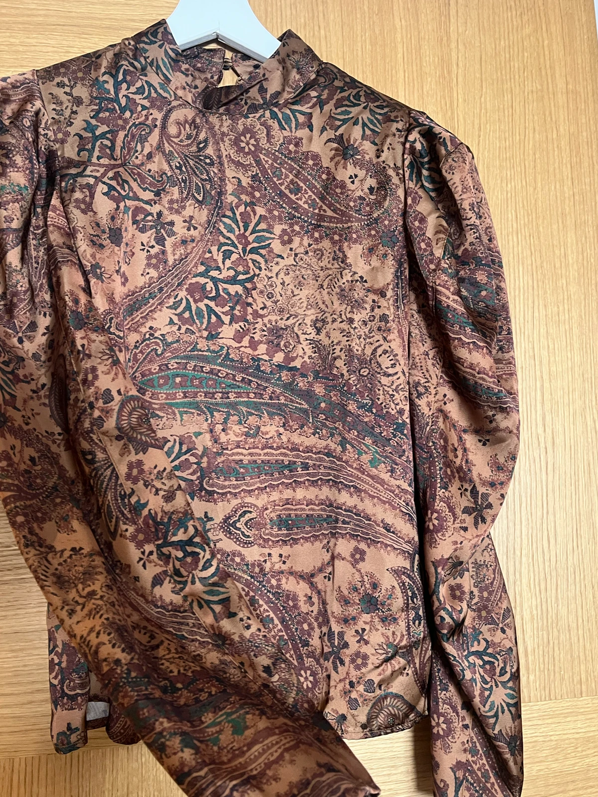 H&M bluza sa naramenicama