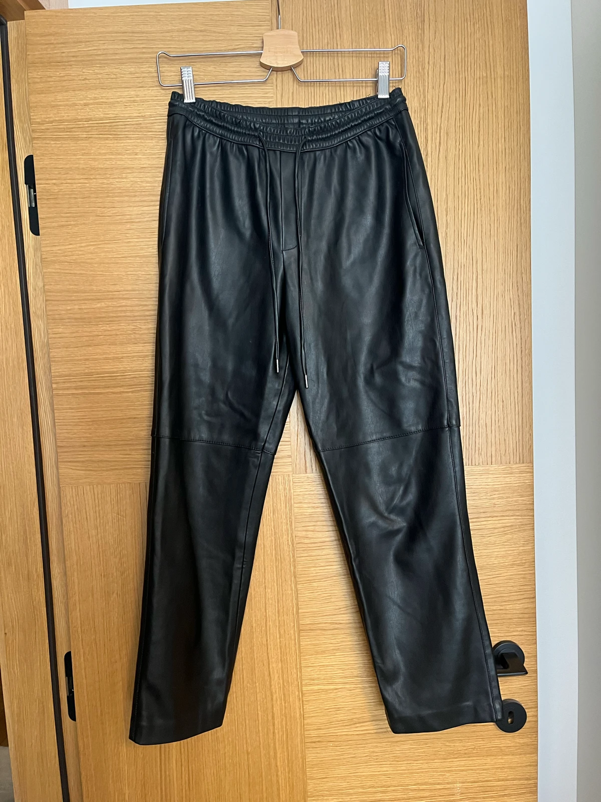 Mango kožne pantalone