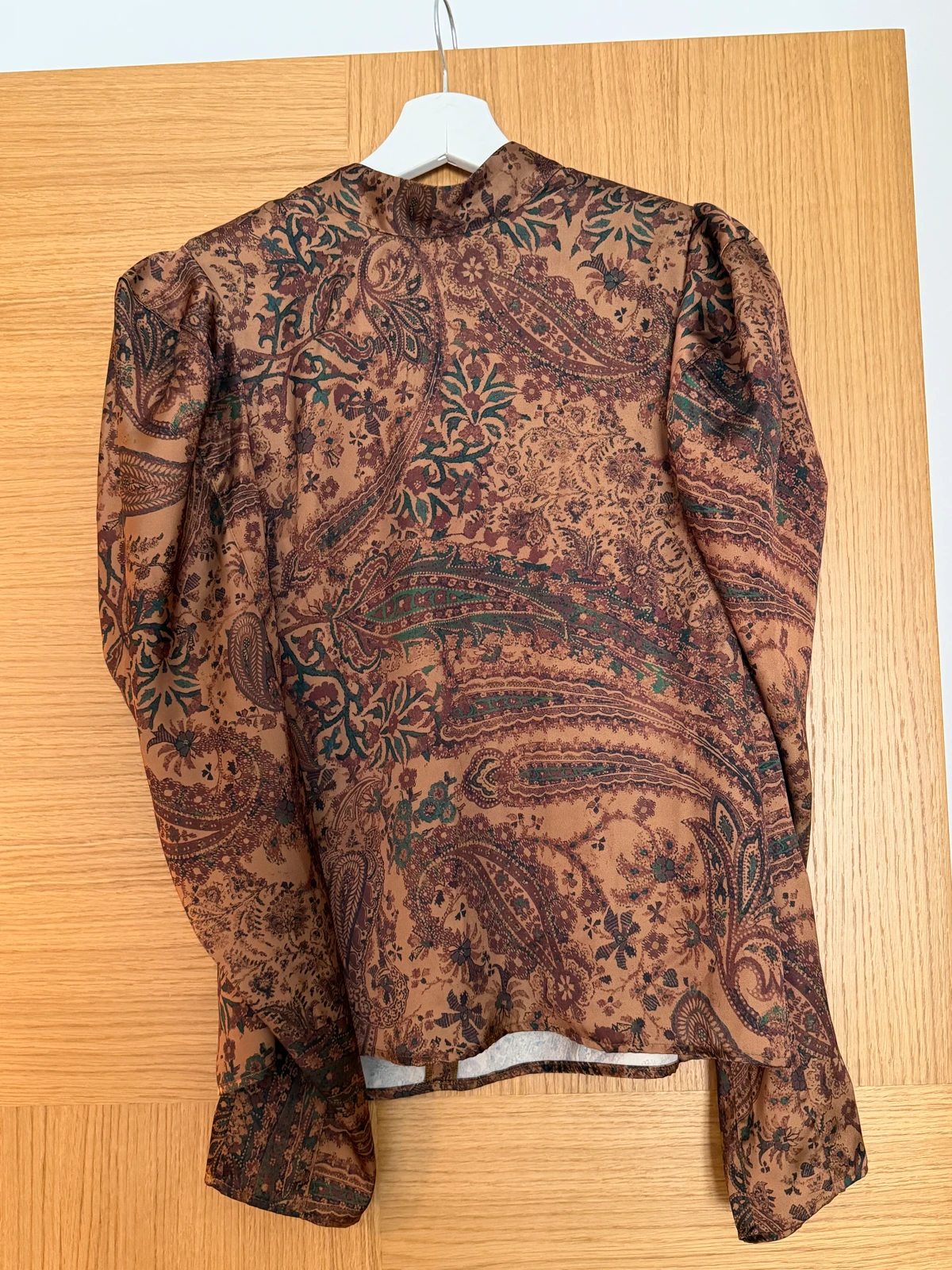 H&M bluza sa naramenicama