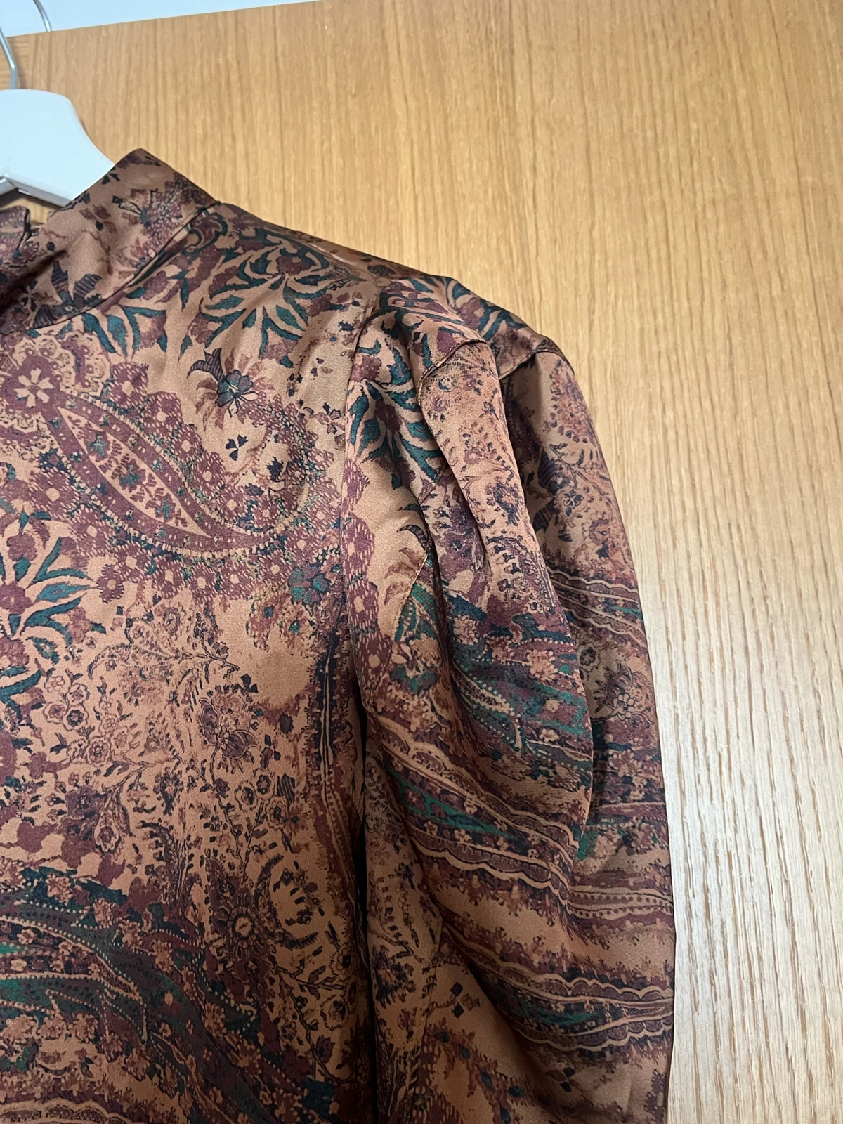 H&M bluza sa naramenicama