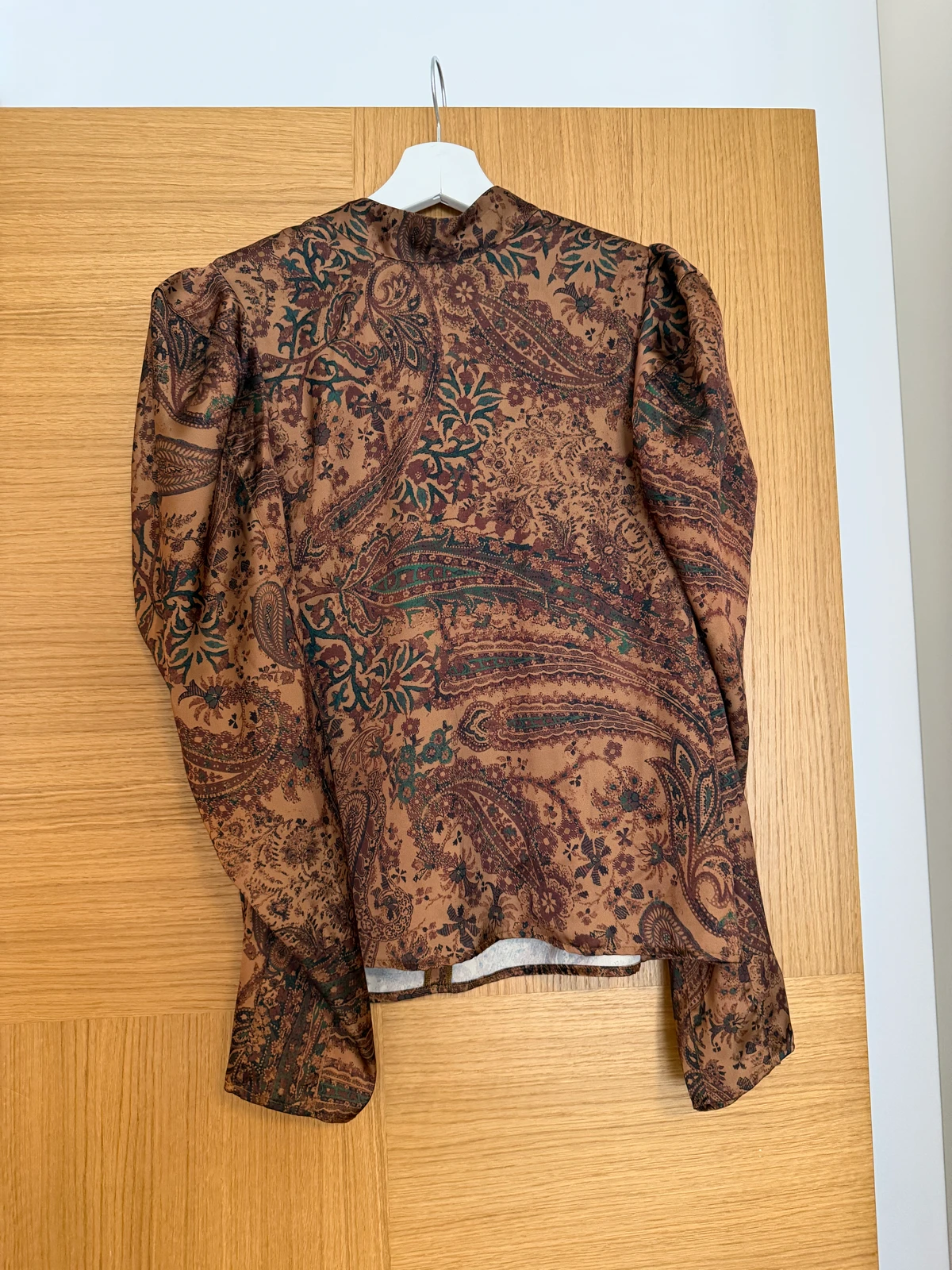 H&M bluza sa naramenicama