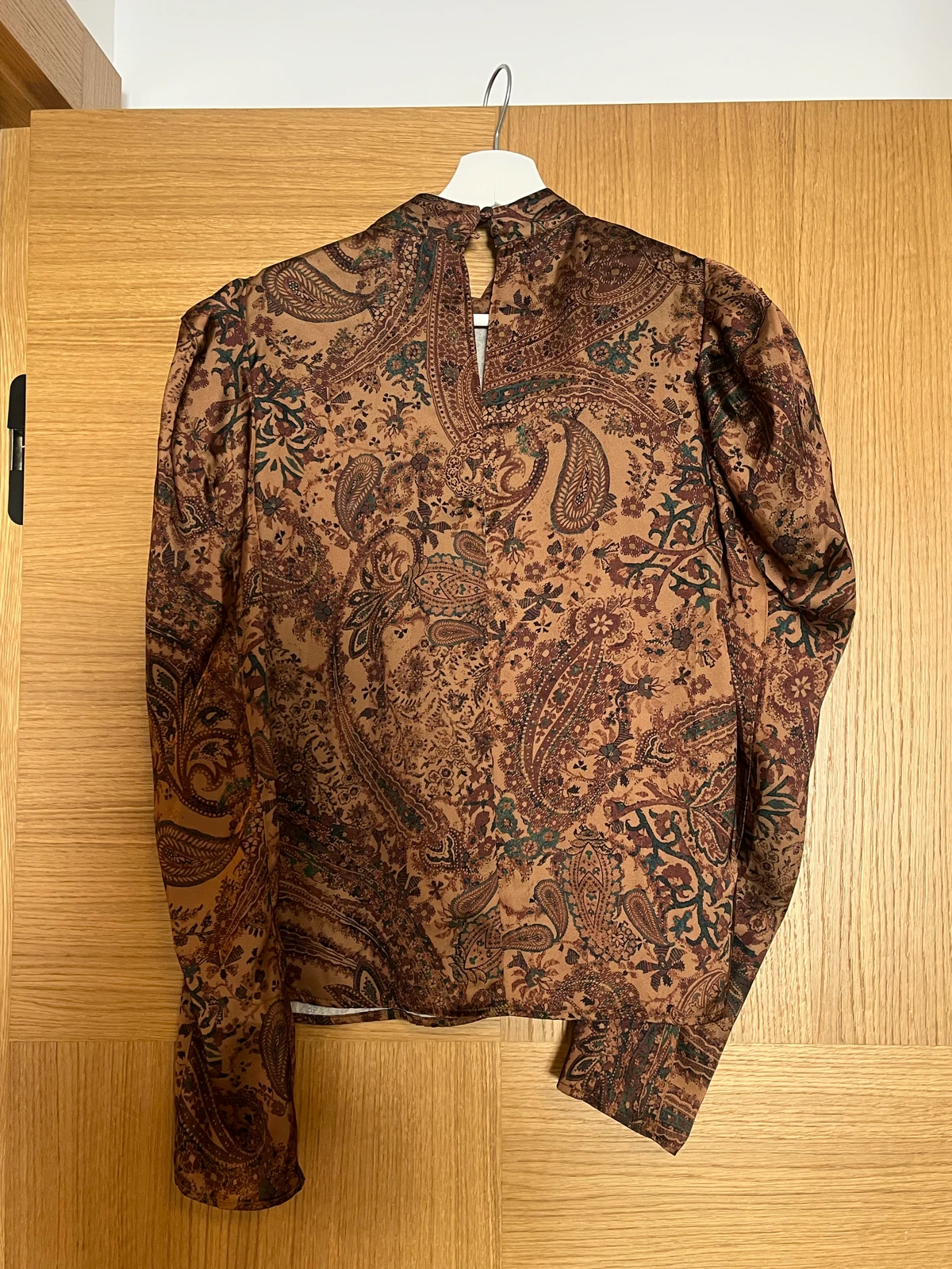 H&M bluza sa naramenicama