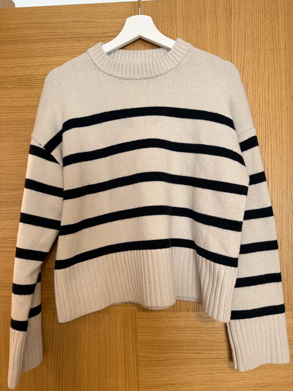 H&M prugasti dzemper