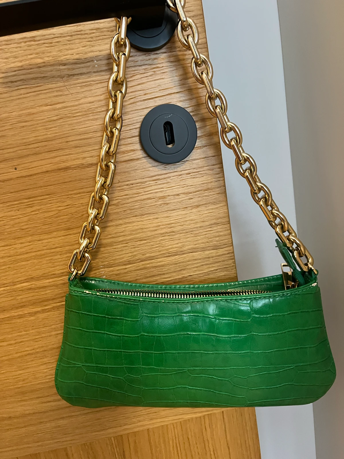 Zara mini torbica “krokodiska koza”