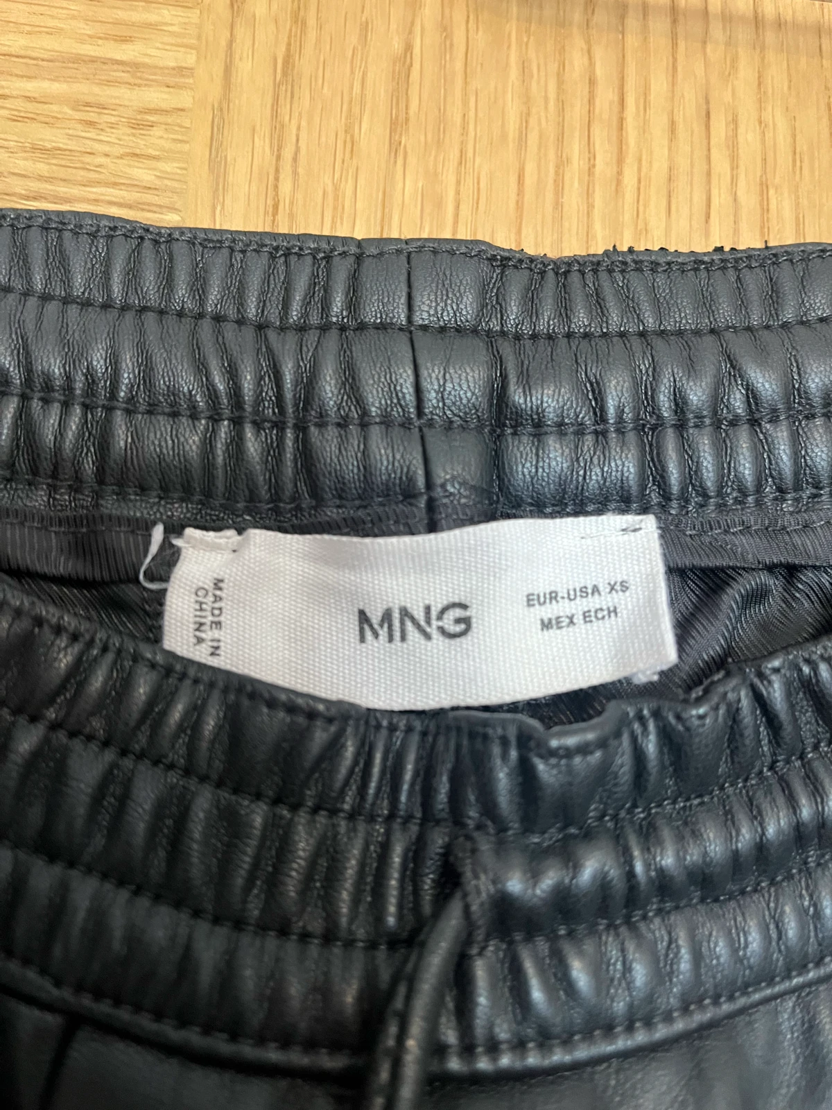 Mango kožne pantalone