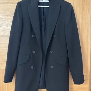 Zara crni sako - S