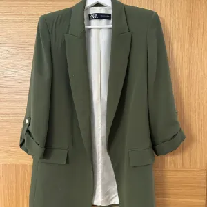 Zara maslinasti sako / blazer – S – elegantan, moderan