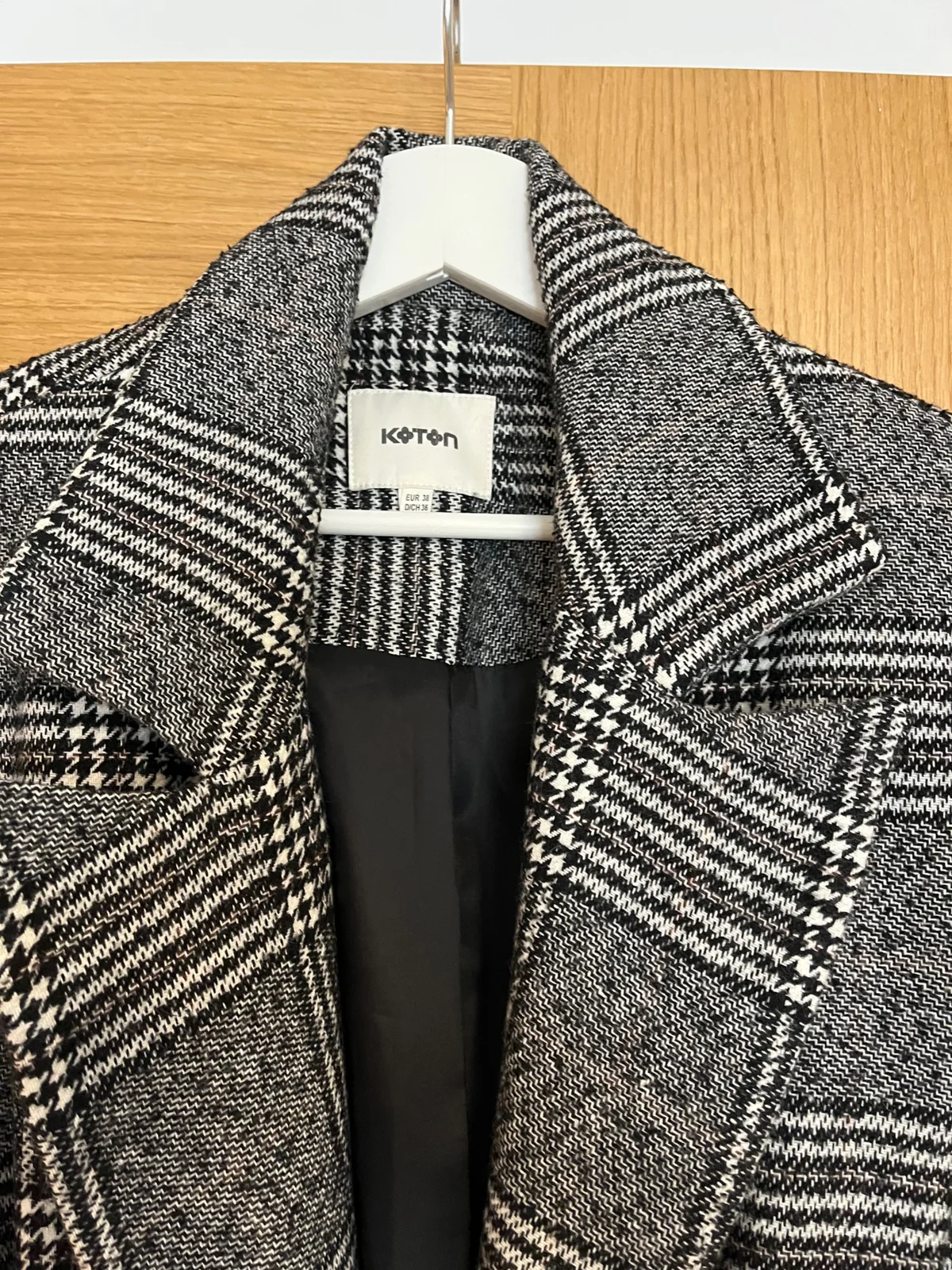 Sivi kaput windowpane dezen