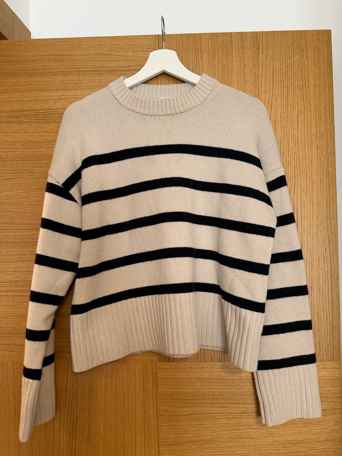 H&M prugasti dzemper