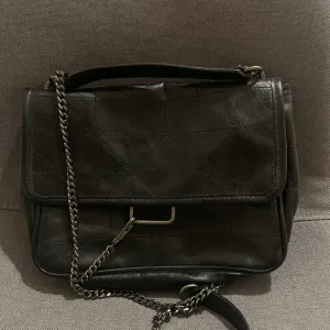 Zara-crna torbica