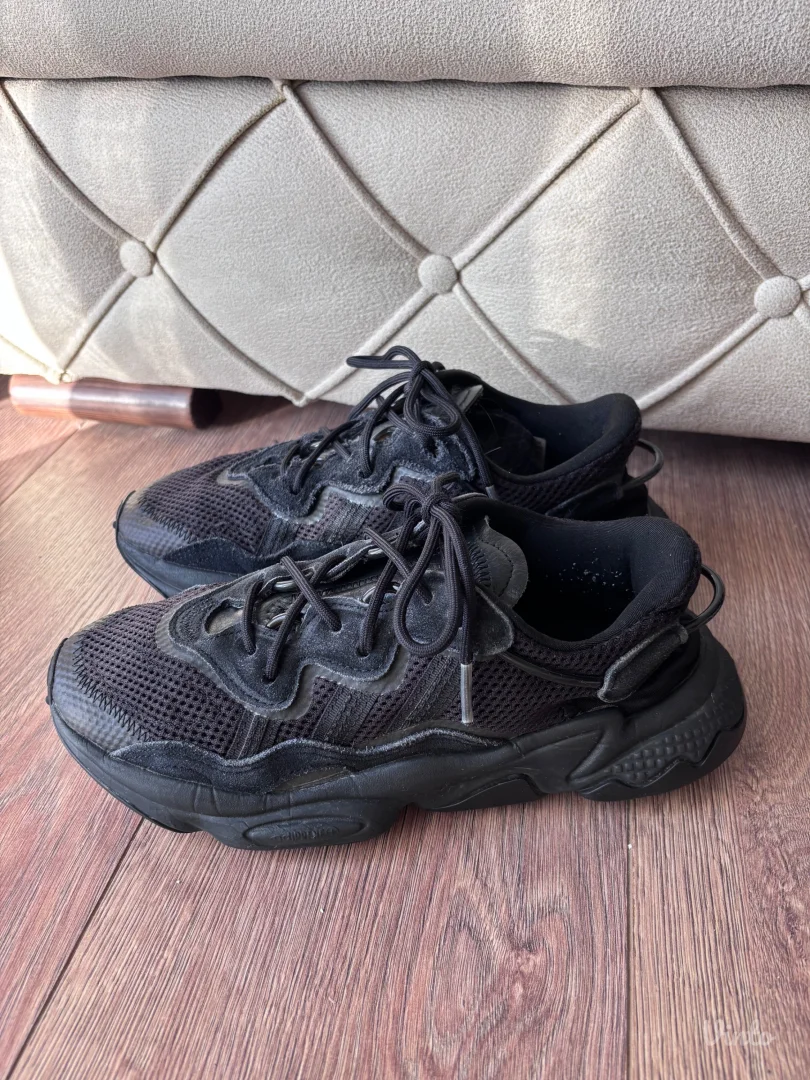 Adidas Ozweego crne patike