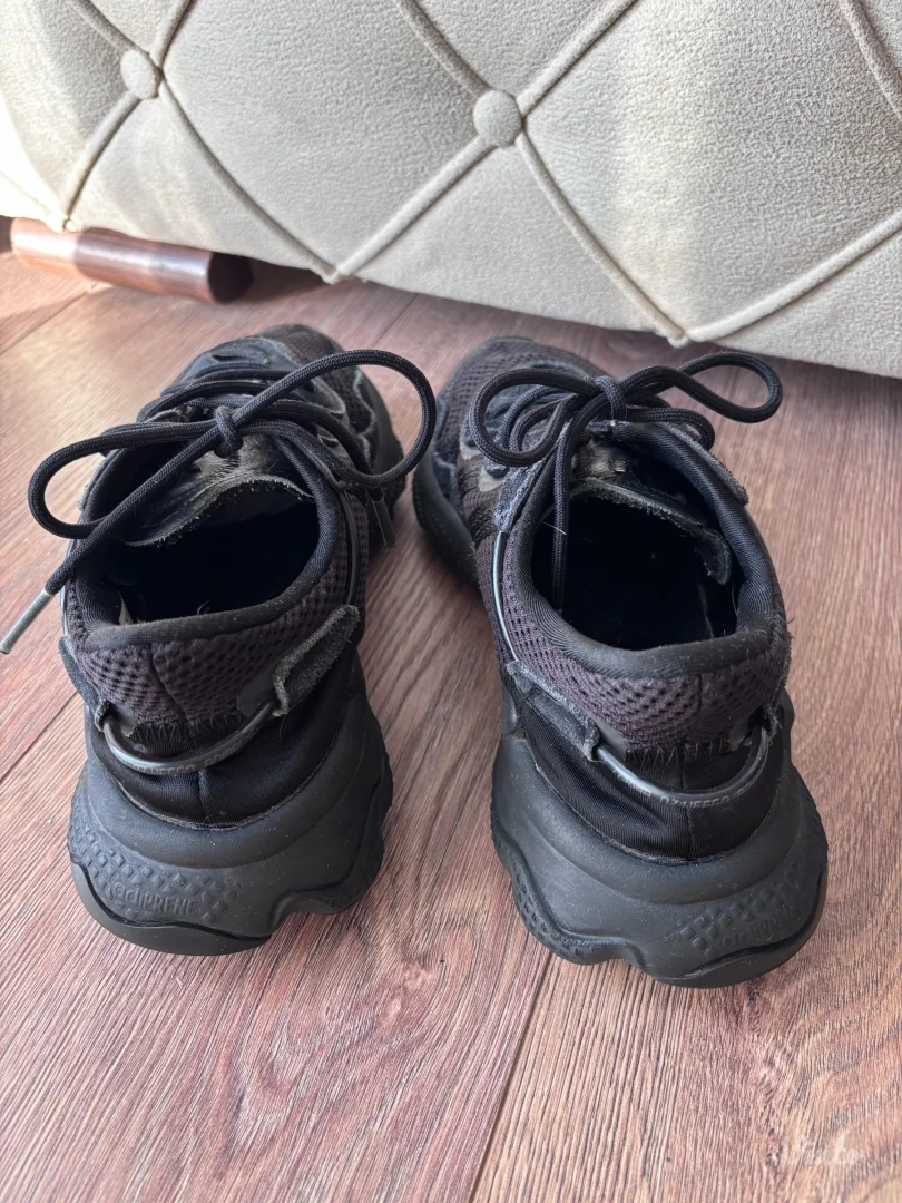 Adidas Ozweego crne patike