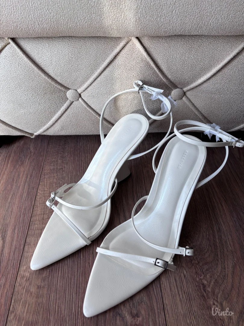 Reserved bele stikle