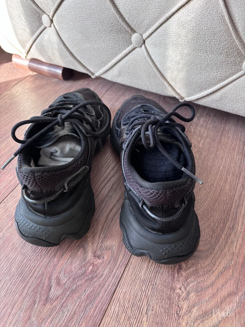 Adidas Ozweego crne patike