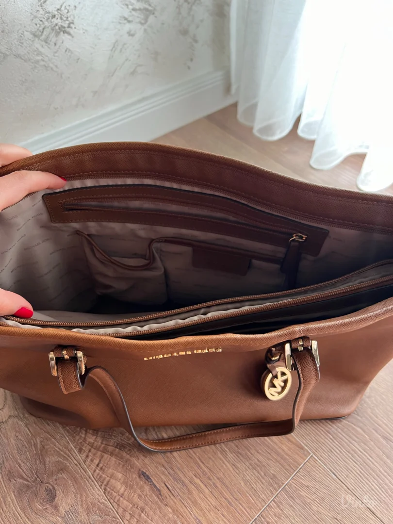 Michael Kors Jet Set Bag