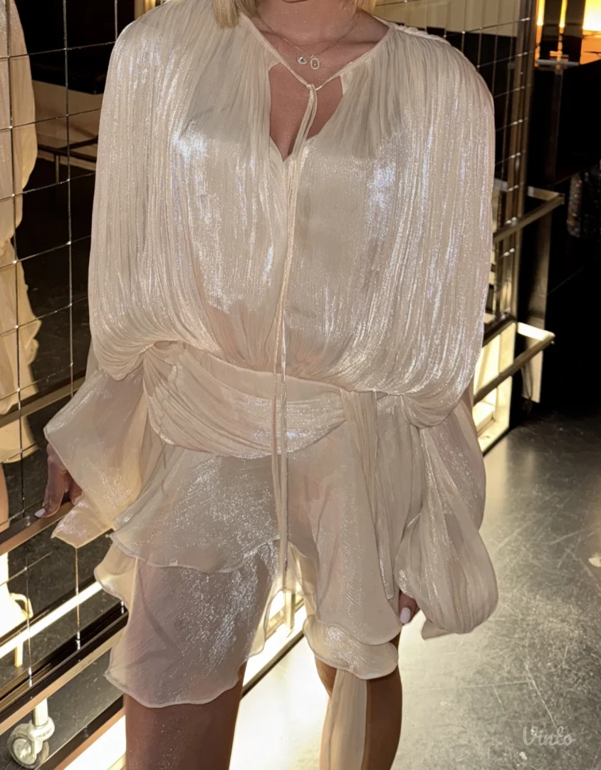 Prelepa svetlucava haljina