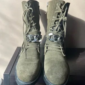 Casadei maslinaste cizme