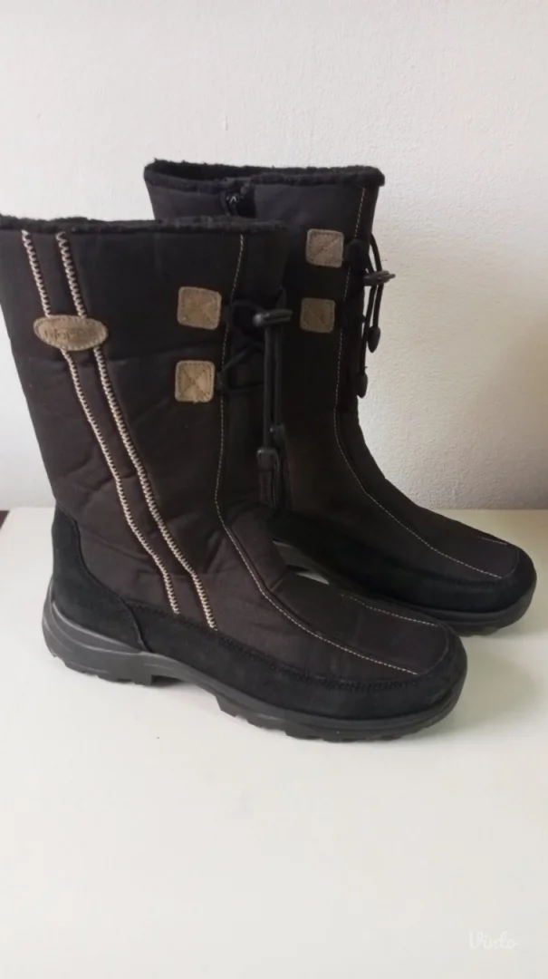 cizme vodootporne postavljene vunom vel 40 NOVO
