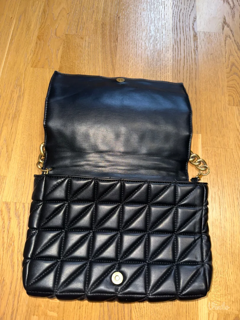 Zara crna torba