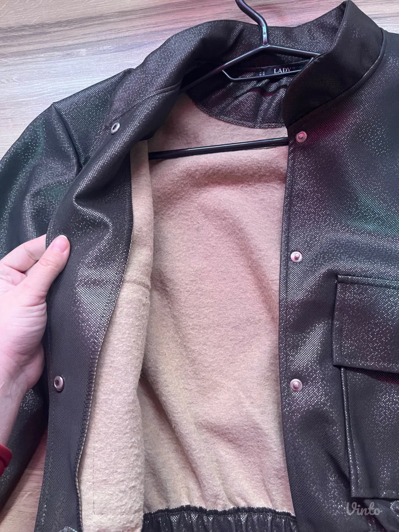 Maslinasto zelena bomberka jakna