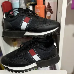 Tommy Hilfiger patike