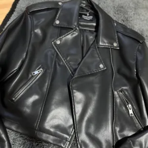 Stradivarius kozna jakna