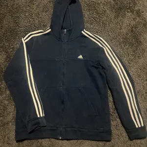 Adidas dukser