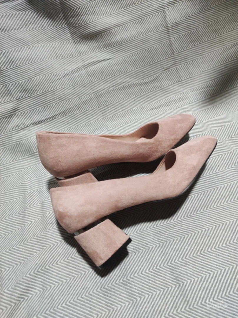 Roze cipele na štiklu