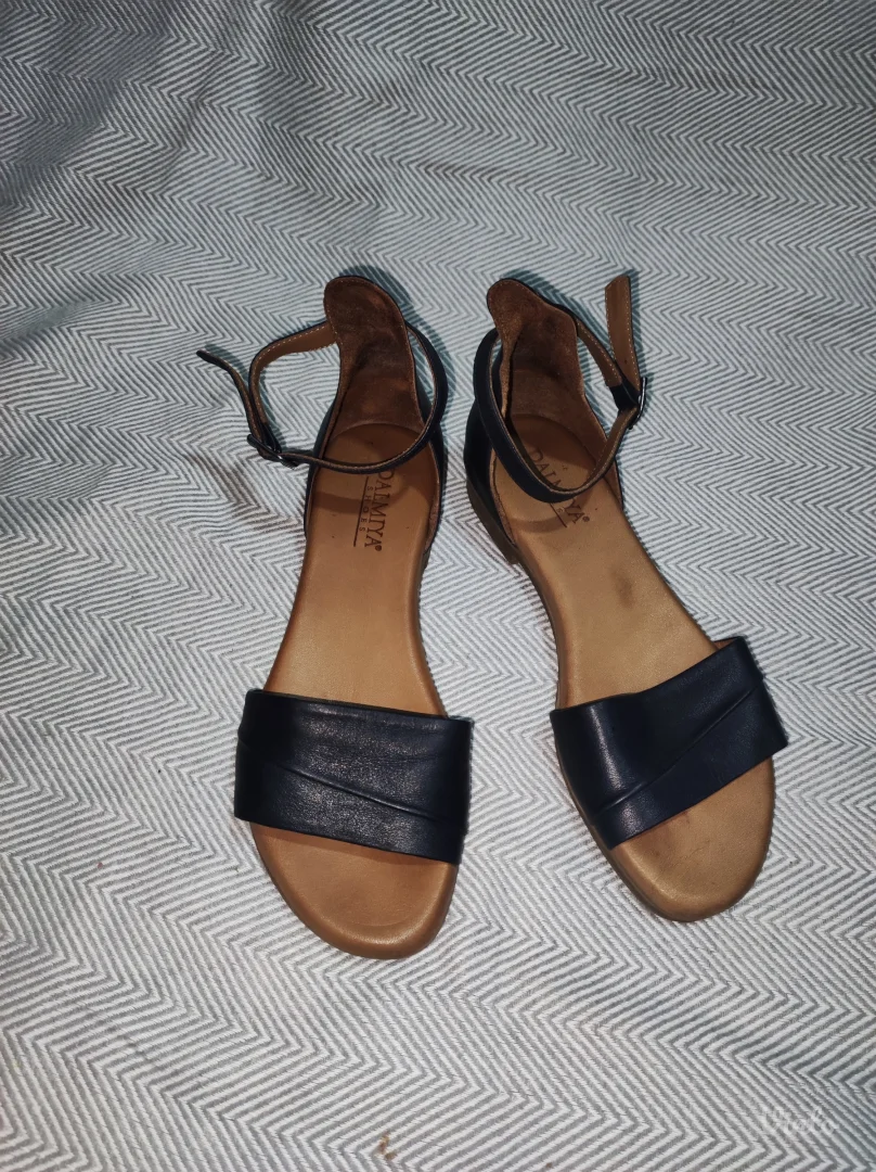 Kožne ravne sandale