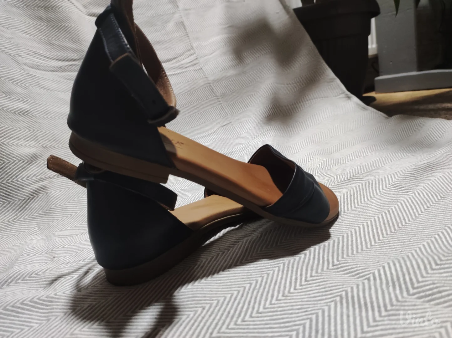 Kožne ravne sandale