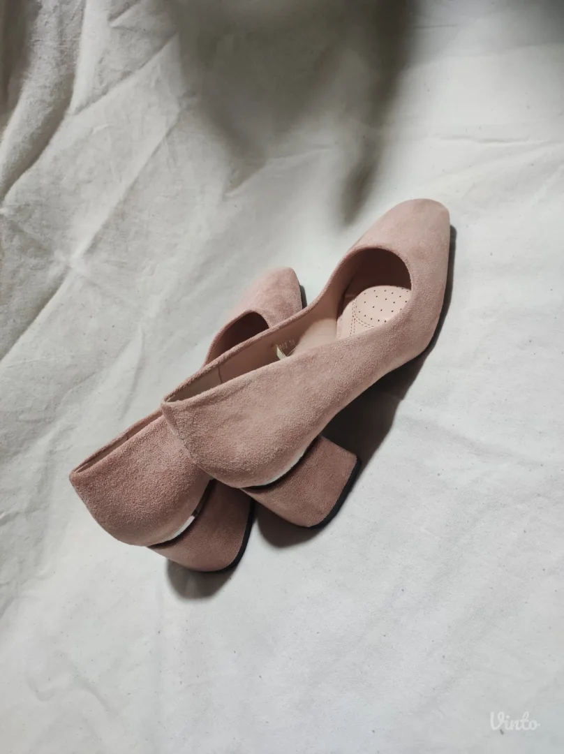 Roze cipele na štiklu