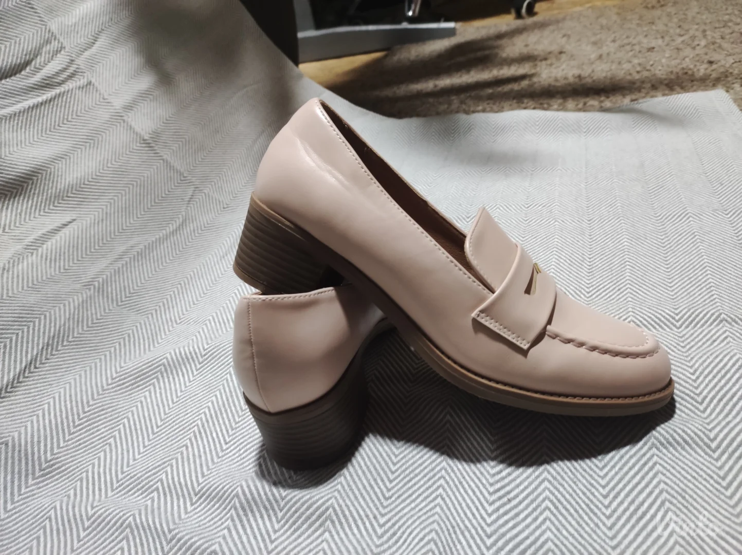 Roze cipele mokasine