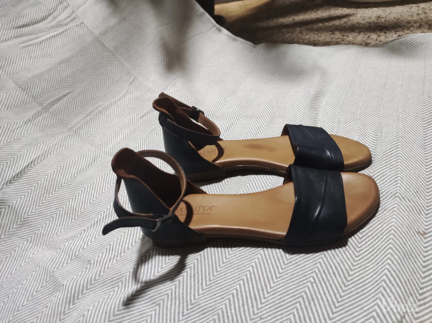 Kožne ravne sandale