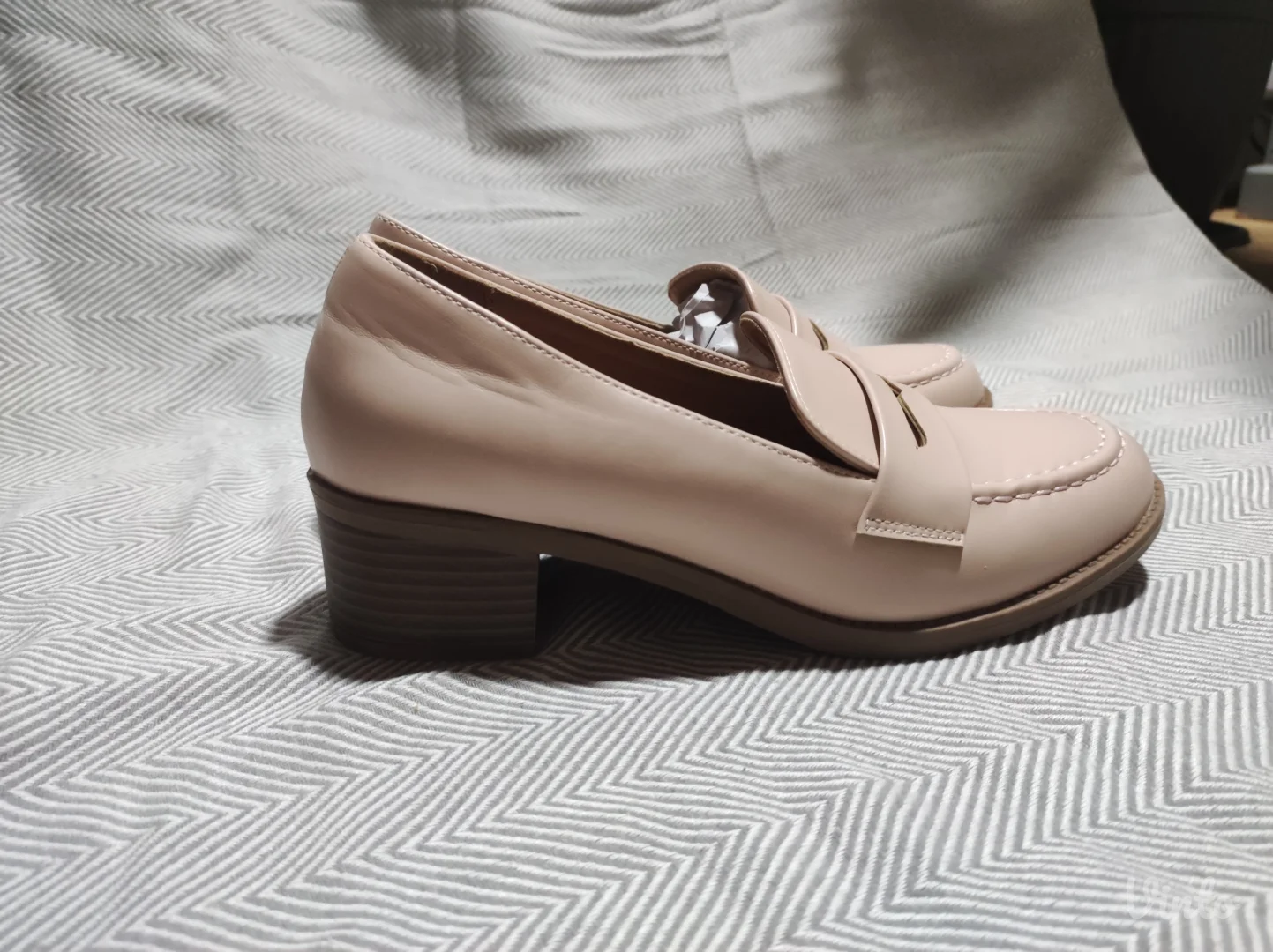 Roze cipele mokasine