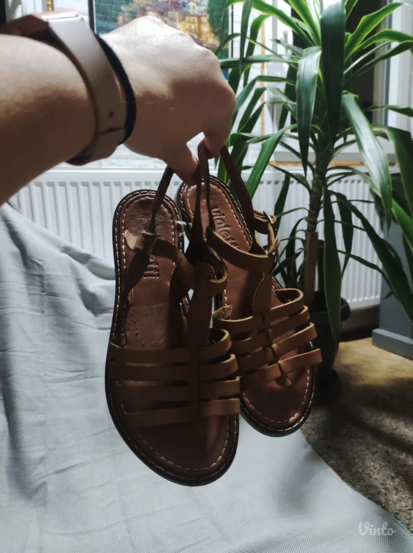 Ravne sandale rimljanke